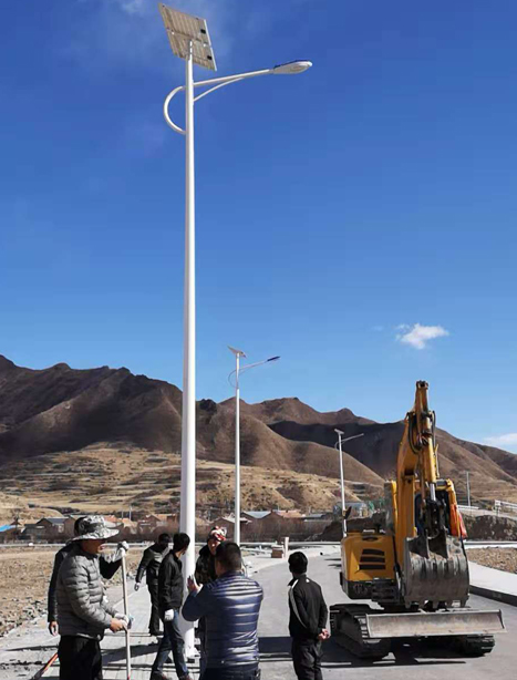 甘南碌曲10米尼木太阳能路灯项目